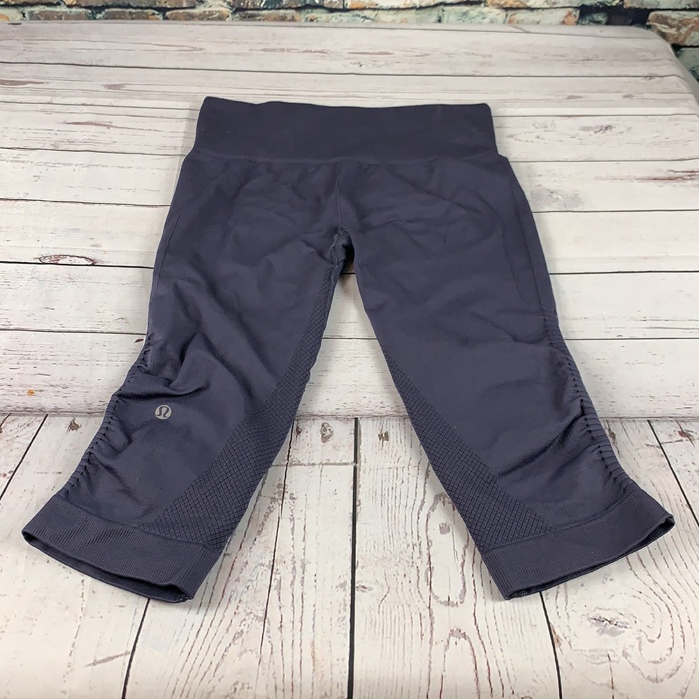 lululemon navy crop Capri ruched side leggings size 6 - Picture 2 of 12